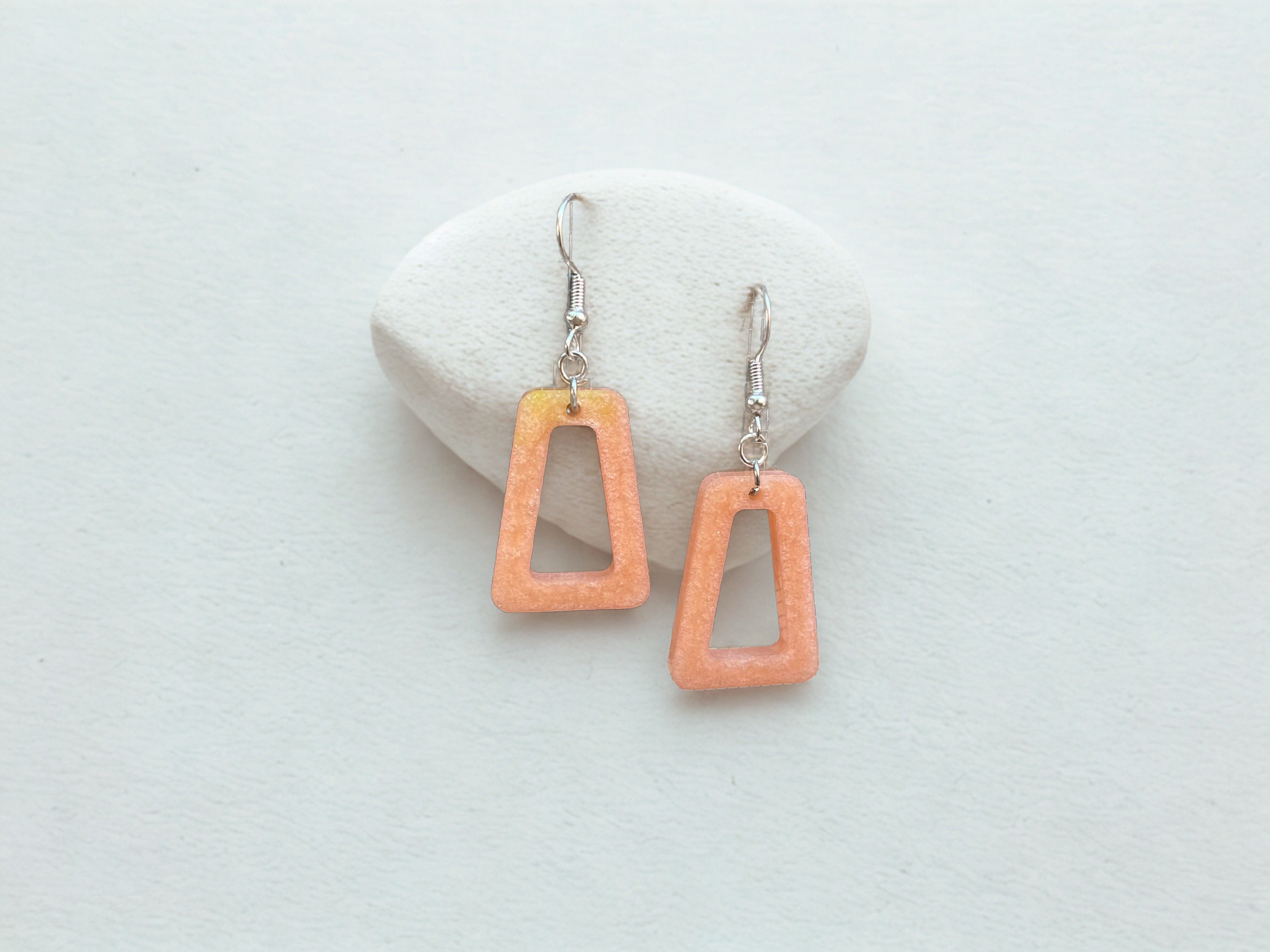 Aretes de Resina Marco Cónico